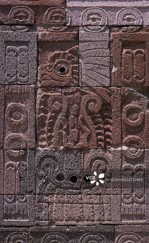 特奥蒂瓦坎的披羽蛇浮雕图片素材