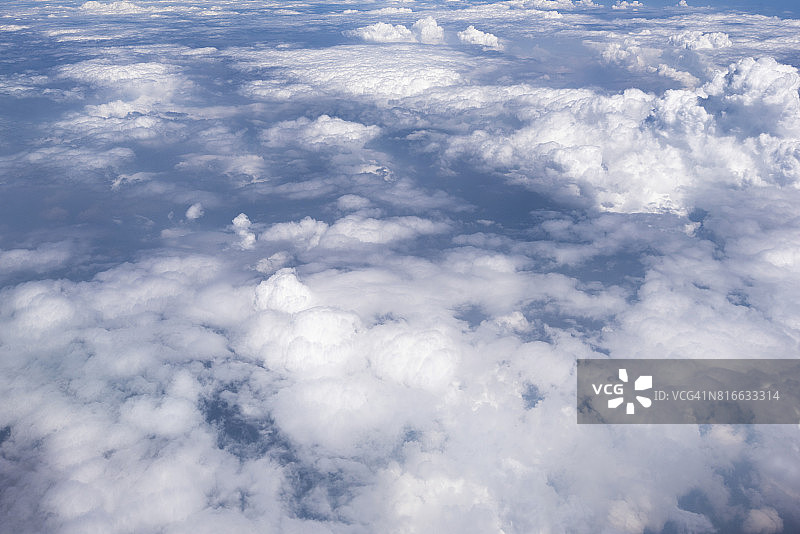 从飞机上看云和蓝天图片素材
