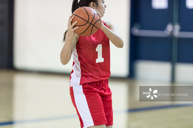 女子高中篮球比赛图片素材