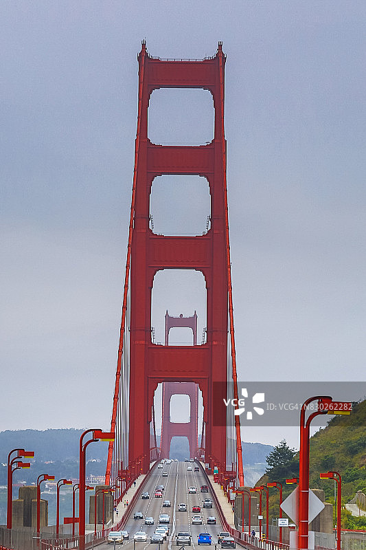 金门大桥的近正面视图，旧金山图片素材