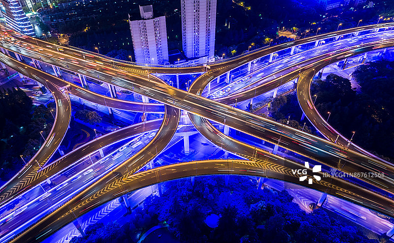 上海高速公路夜间鸟瞰图图片素材