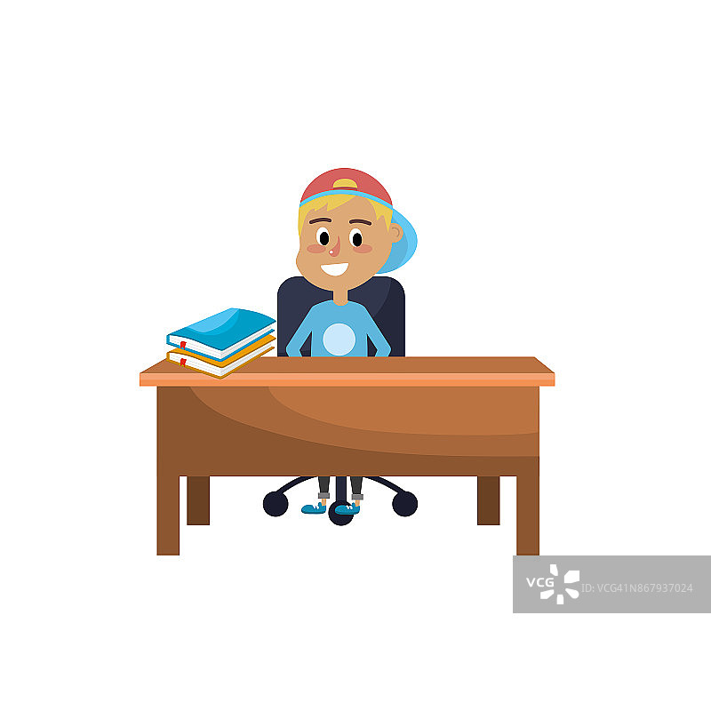 男生坐在木桌上图片素材