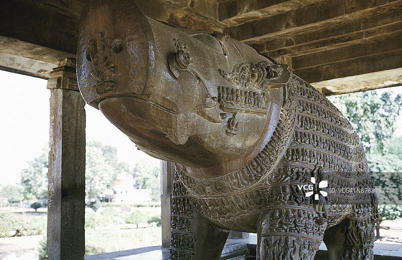 雕刻的犀牛在印度的避难所图片素材