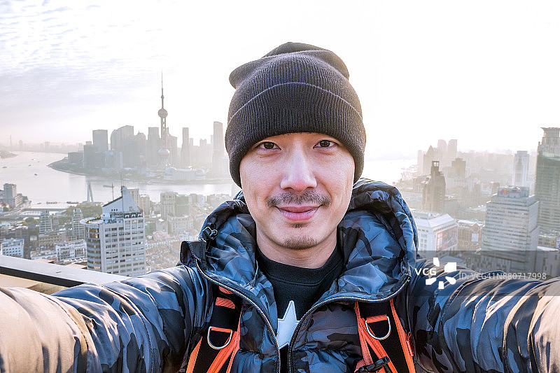 中国上海屋顶上的自拍图片素材