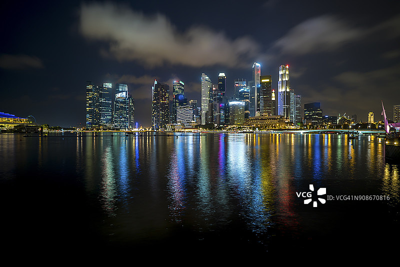新加坡城市的夜景图片素材