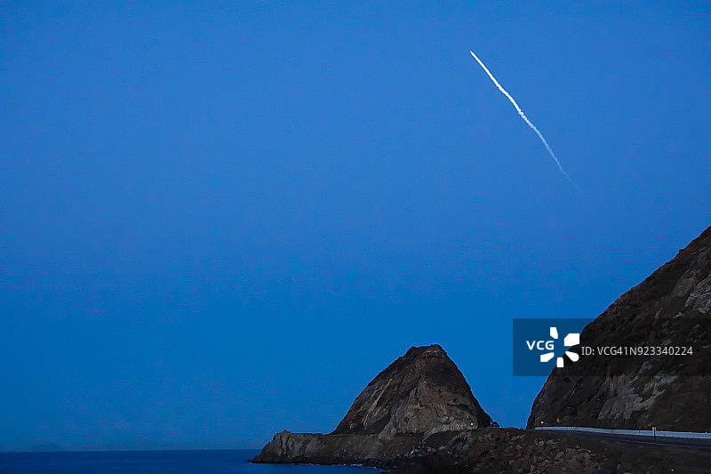 木谷岩发射火箭图片素材