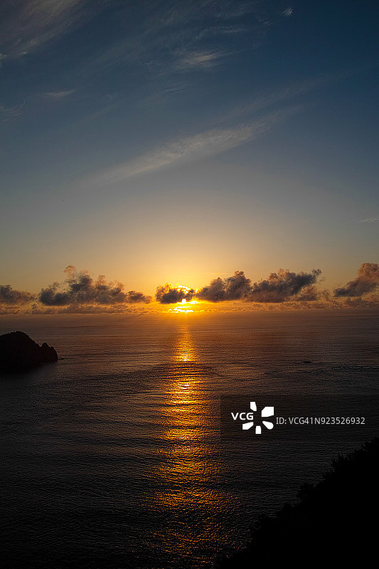 小笠原群岛的景色，地平线上的日出图片素材