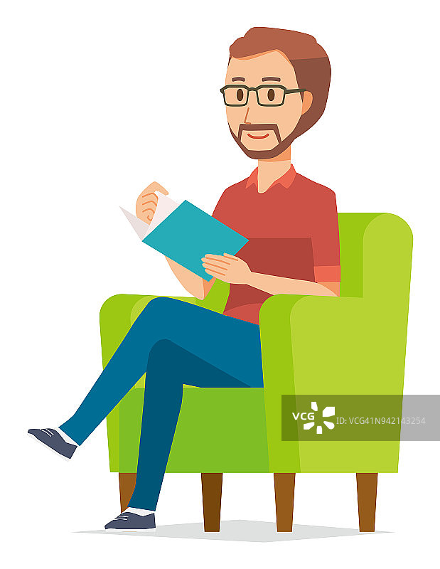 一个戴眼镜的大胡子男人正在沙发上看书图片素材