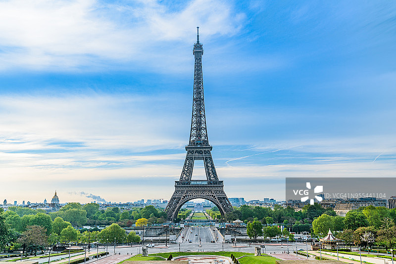 埃菲尔铁塔和巴黎城的早晨，法国巴黎图片素材