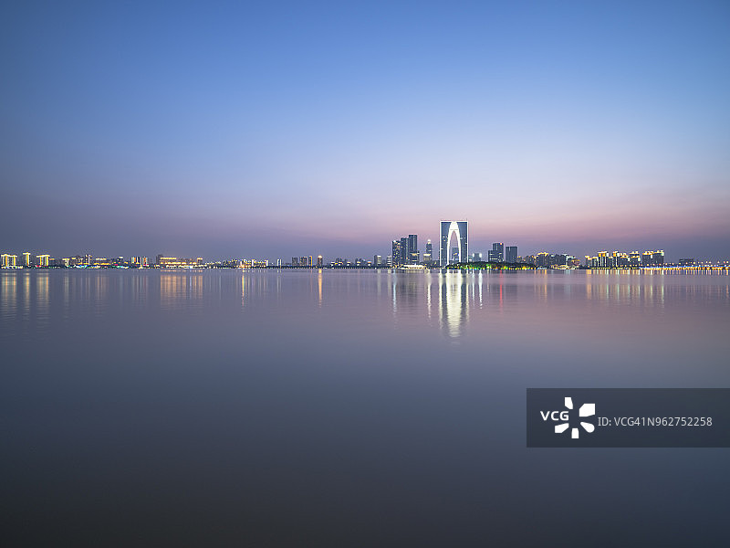 苏州金融区夜景，金鸡湖风光图片素材
