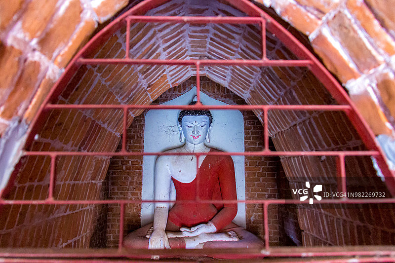 缅甸蒲甘的一座寺庙里的佛像。图片素材