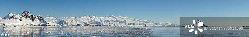 南极景观的全景与山脉图片素材