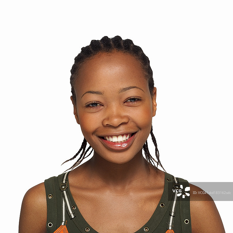 一个女人微笑的特写肖像图片素材