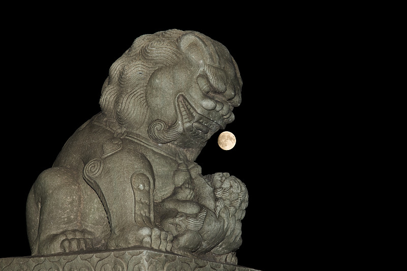 卢沟桥石狮子与月亮图片素材