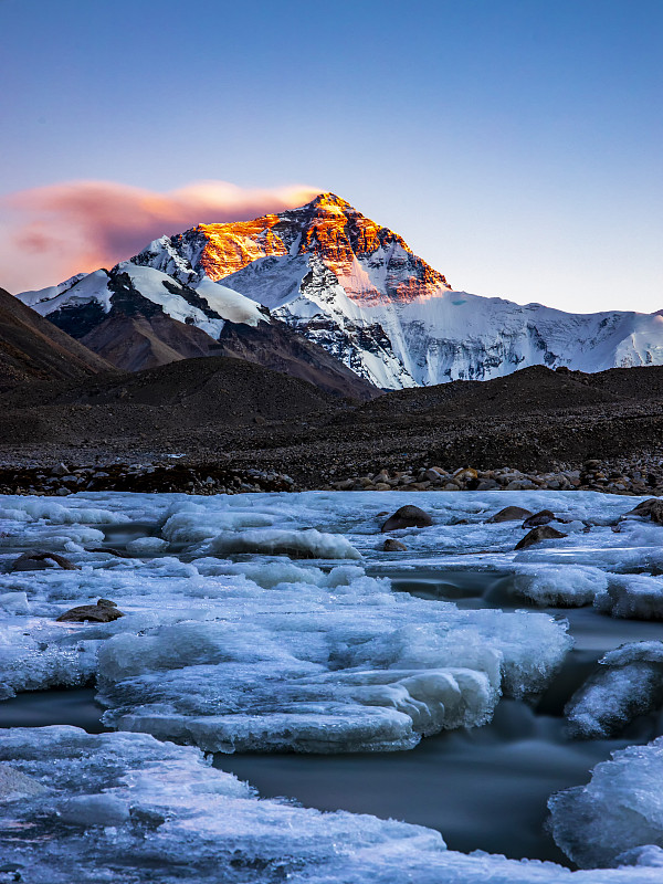 珠穆朗玛峰初冬的日落图片下载