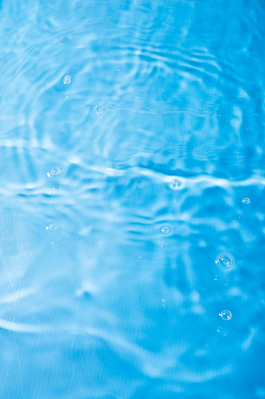 游泳池，水(自然现象)，夏天，季节，波浪，蓝色图片下载