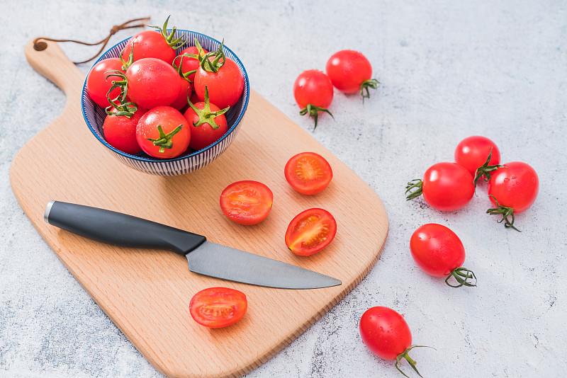 一碗新鲜的小西红柿图片素材