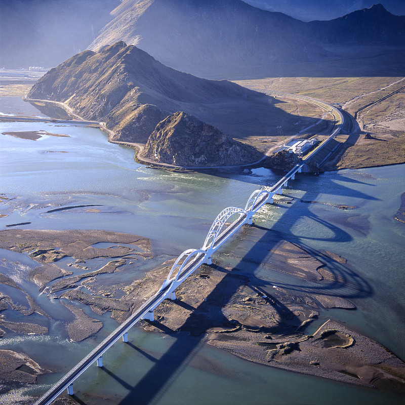 西藏 拉萨河铁路大桥图片下载