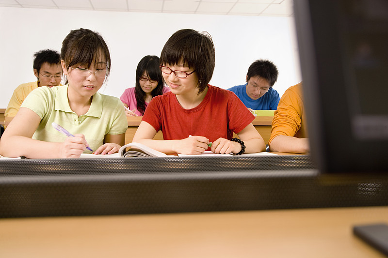 中国学生在课堂上图片下载