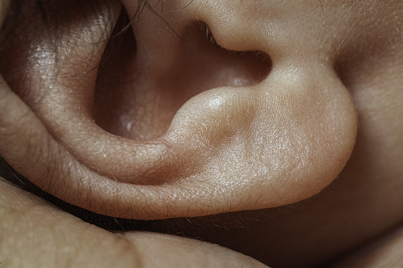 近距离的婴儿耳朵在微距图片下载