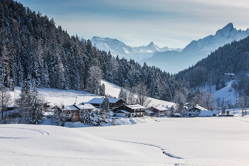 上巴伐利亚的冬季景观，贝希特斯加德纳地(德国)图片下载