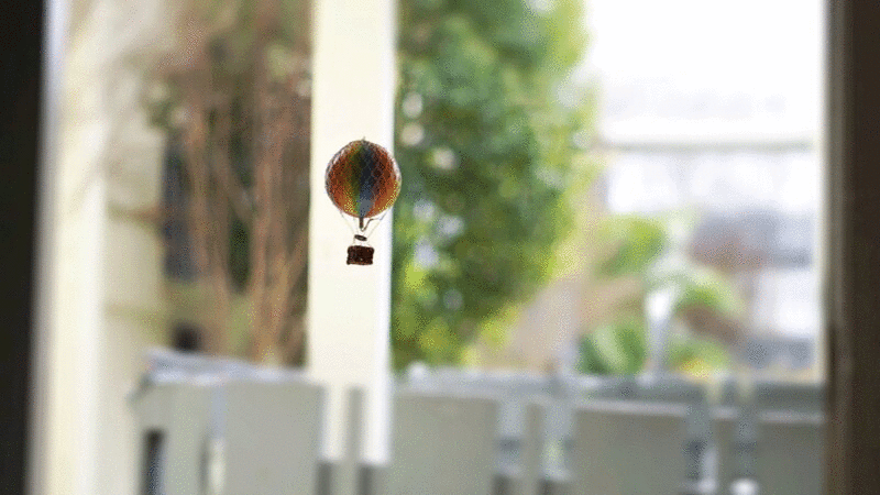 漂浮的微型热气球图片下载