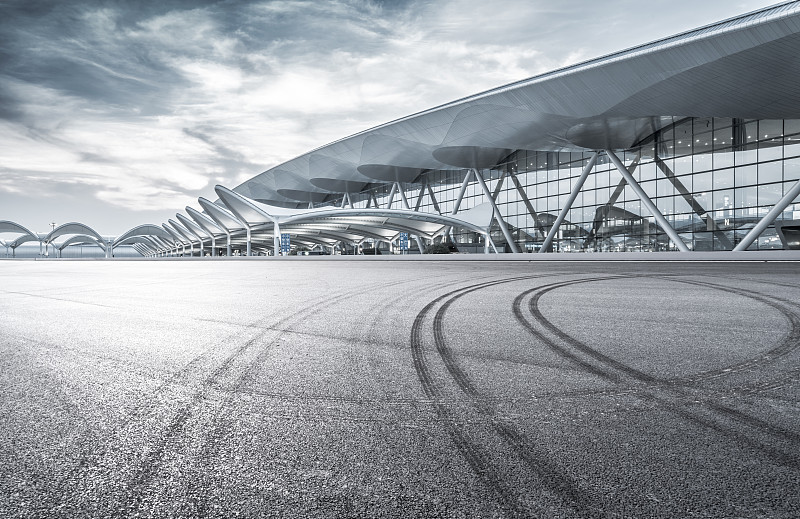 地平线合成图像平视的白昼晴天广州白云机场建筑群户外轮胎印沥青图片下载
