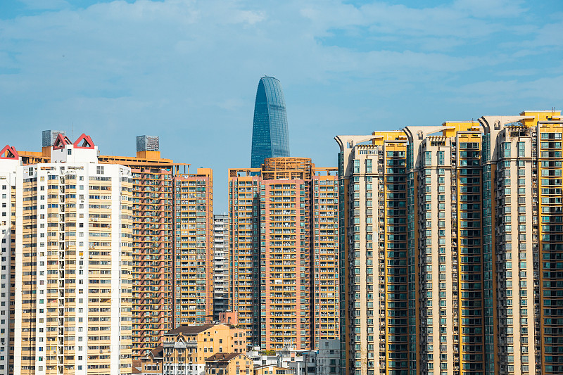 长焦拍摄深圳现代高层建筑密集的窗户特写图片素材