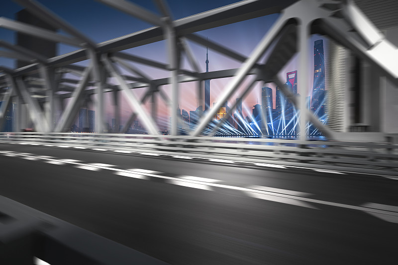 上海陆家嘴金融中心天际线运动模糊的钢铁桥梁图片下载