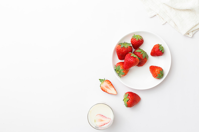 小清新牛奶草莓亮调图片素材