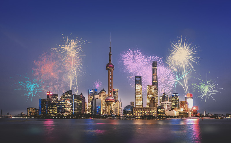 上海，金融中心，外滩，东方明珠，焰火，烟花，跨年，新年，庆祝，2022,图片下载