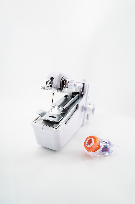 家庭小型手持自动缝纫机图片下载