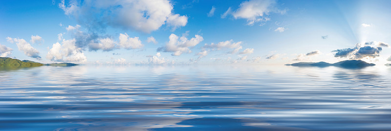 蓝天白云下的青海湖天空倒影图片下载