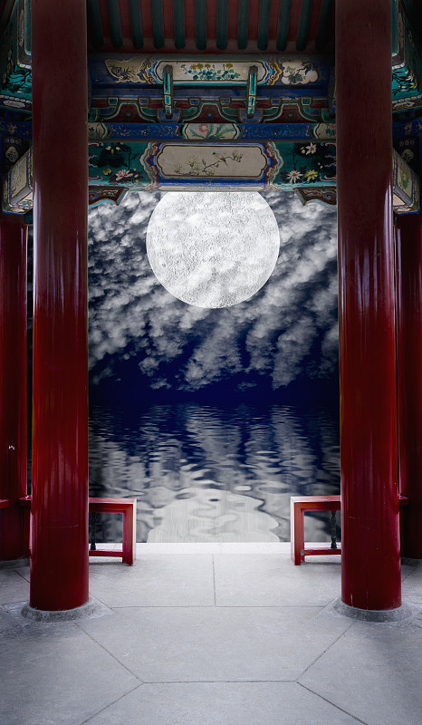 中国古典风格的亭子和一轮满月图片素材