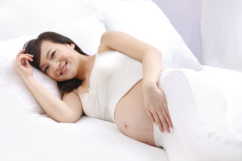 孕妇睡觉图片下载