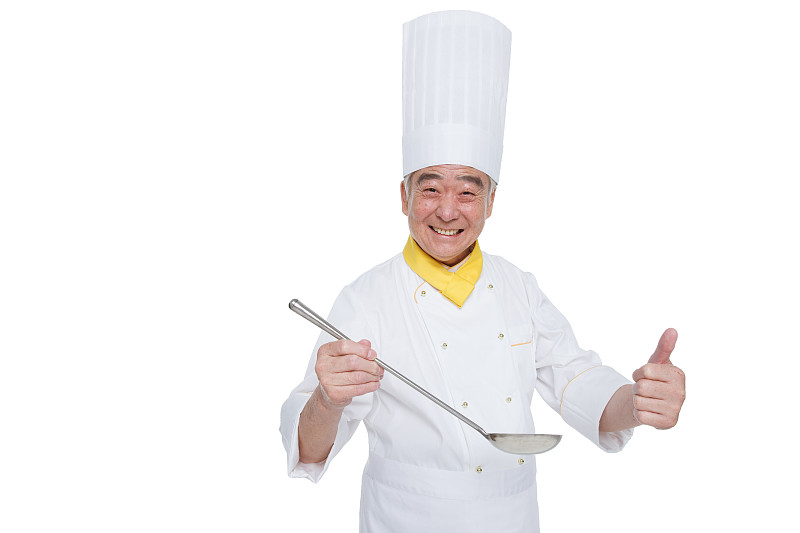 穿着厨师服的老年男人竖起大拇指图片素材