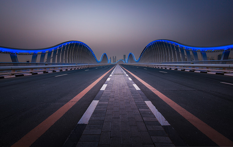 孤独的桥——迪拜图片下载