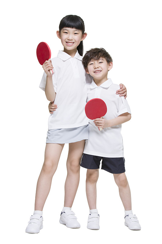 可爱的儿童打乒乓球图片下载