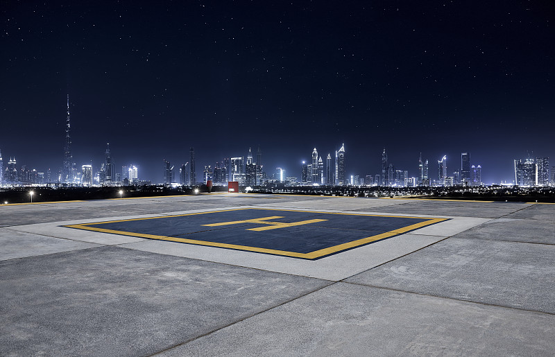 迪拜摩天大楼繁华夜景和直升机停机坪图片下载