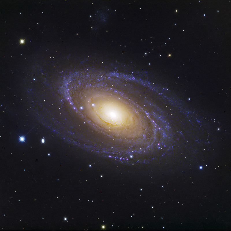 波德星系，一个位于大熊座的螺旋星系。图片下载