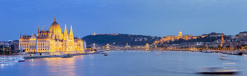 布达佩斯的城市景观与匈牙利议会链桥自由桥Citadella图片下载