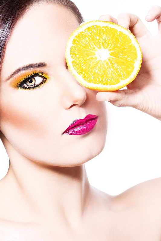 水果柠檬化妆美女图片素材