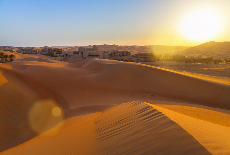 鲁卜哈利沙漠，空区，利瓦沙漠，阿拉伯联合酋长国的萨拉布沙漠度假村图片下载