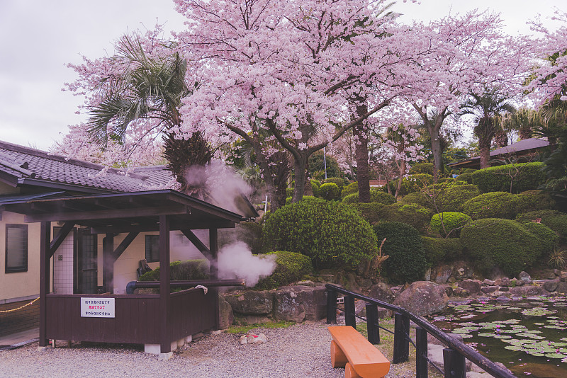温泉，日本温泉公园图片下载