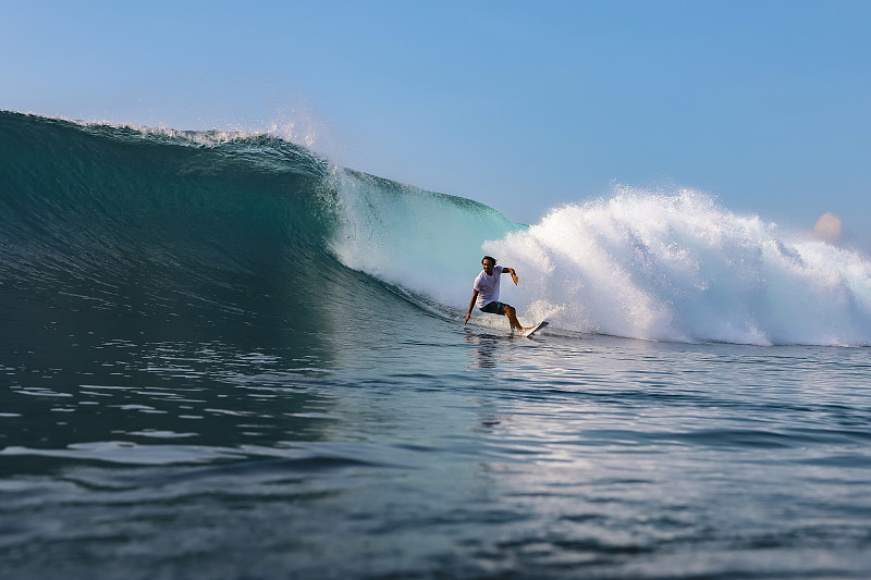 印尼巴厘岛,冲浪者图片素材