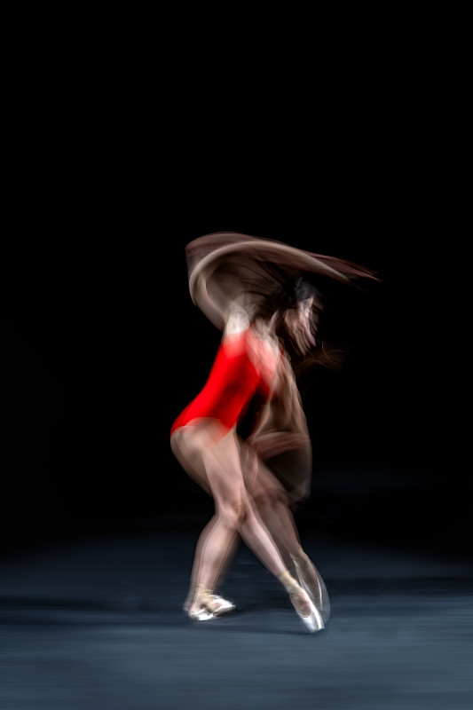 动作模糊的芭蕾舞者图片下载