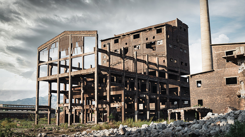 阿尔巴尼亚废弃的共产主义冶金腐烂的鬼城艾尔巴桑图片下载