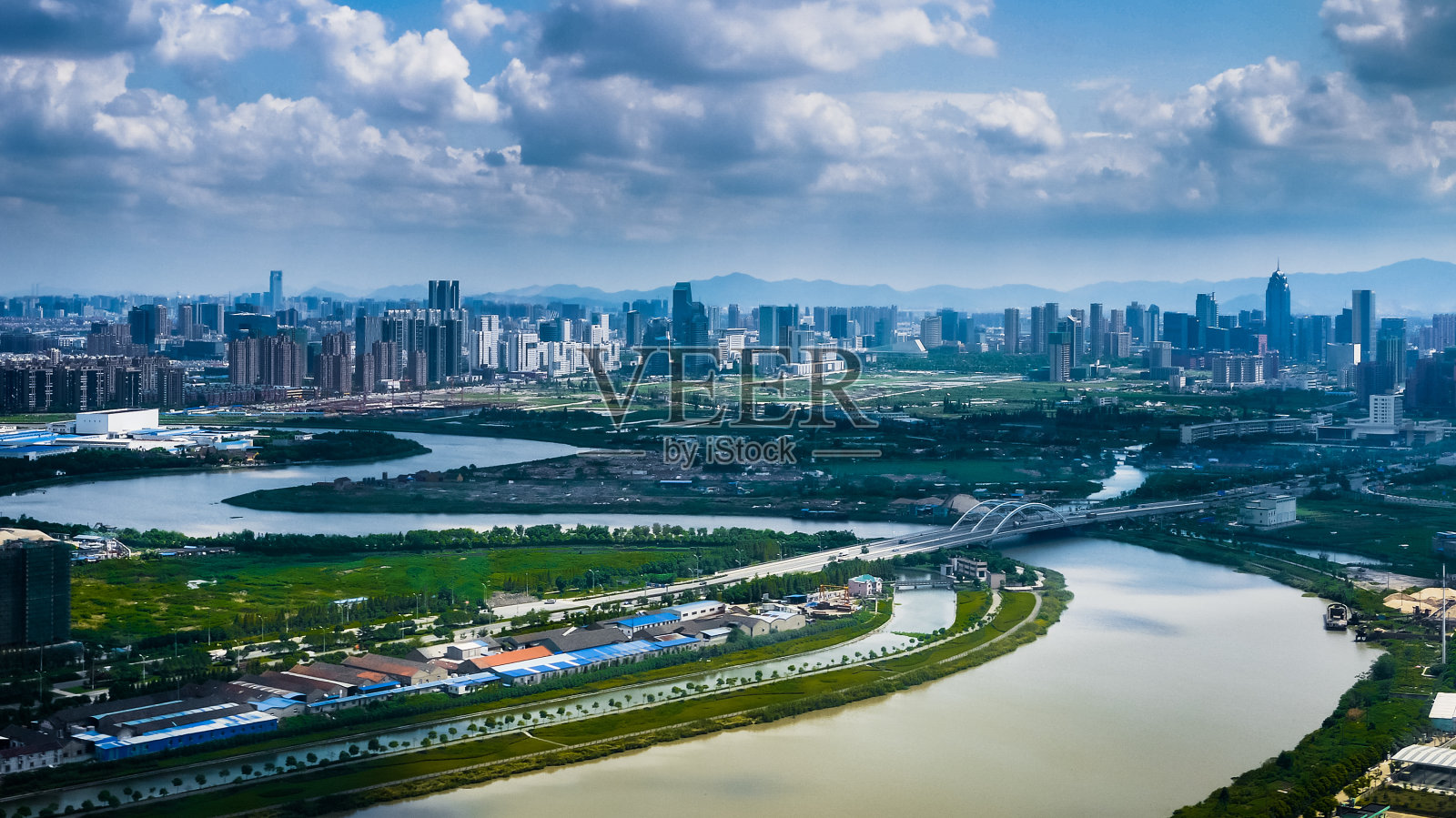 中国宁波奉化河畔的景观和城市景观照片摄影图片
