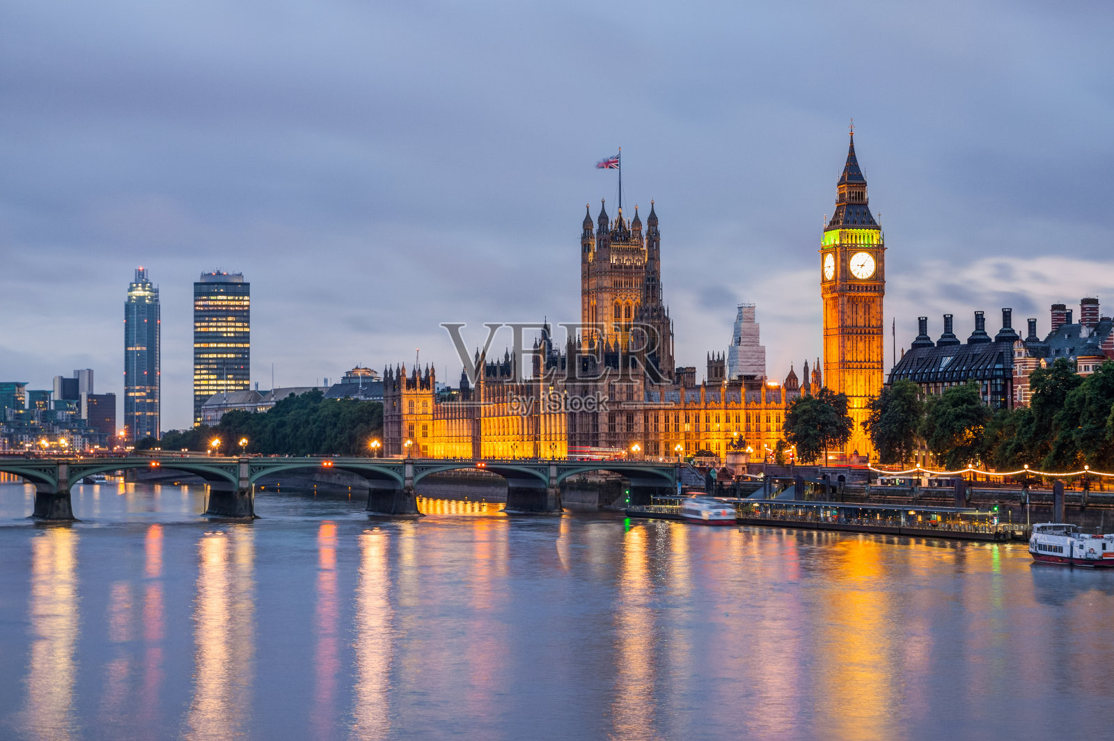 黄昏的大本钟和威斯敏斯特桥，英国伦敦照片摄影图片