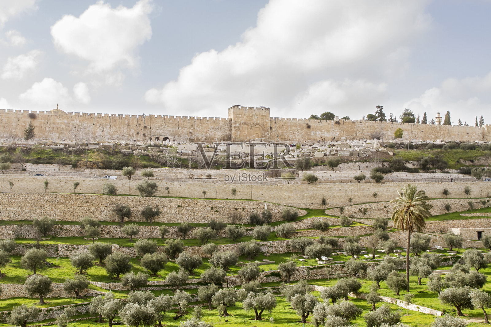 通往耶路撒冷旧城的金门。照片摄影图片
